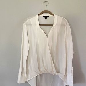 Velvet Heart White High/Low Top Size Small
